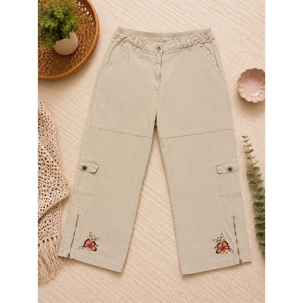 Studio West Jeans Khaki Cargo Capri Pants Womens Large Embroidered Floral Hem